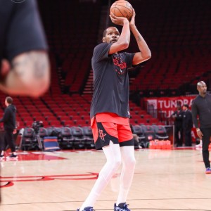 开云下载-杜兰特28+10火箭战胜公牛结束3连败，申京23+7+11汤普森23分