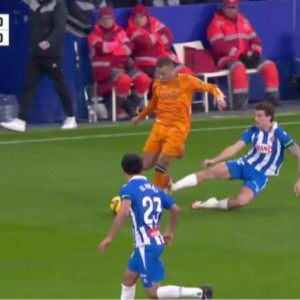 开云APP-皇马输球安帅暴怒：主裁和VAR都莫名其妙