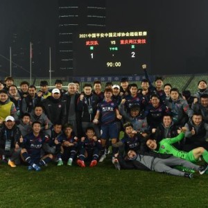 开云体育-张外龙的眼泪没白流！保级后他坦言亏欠球员+家人